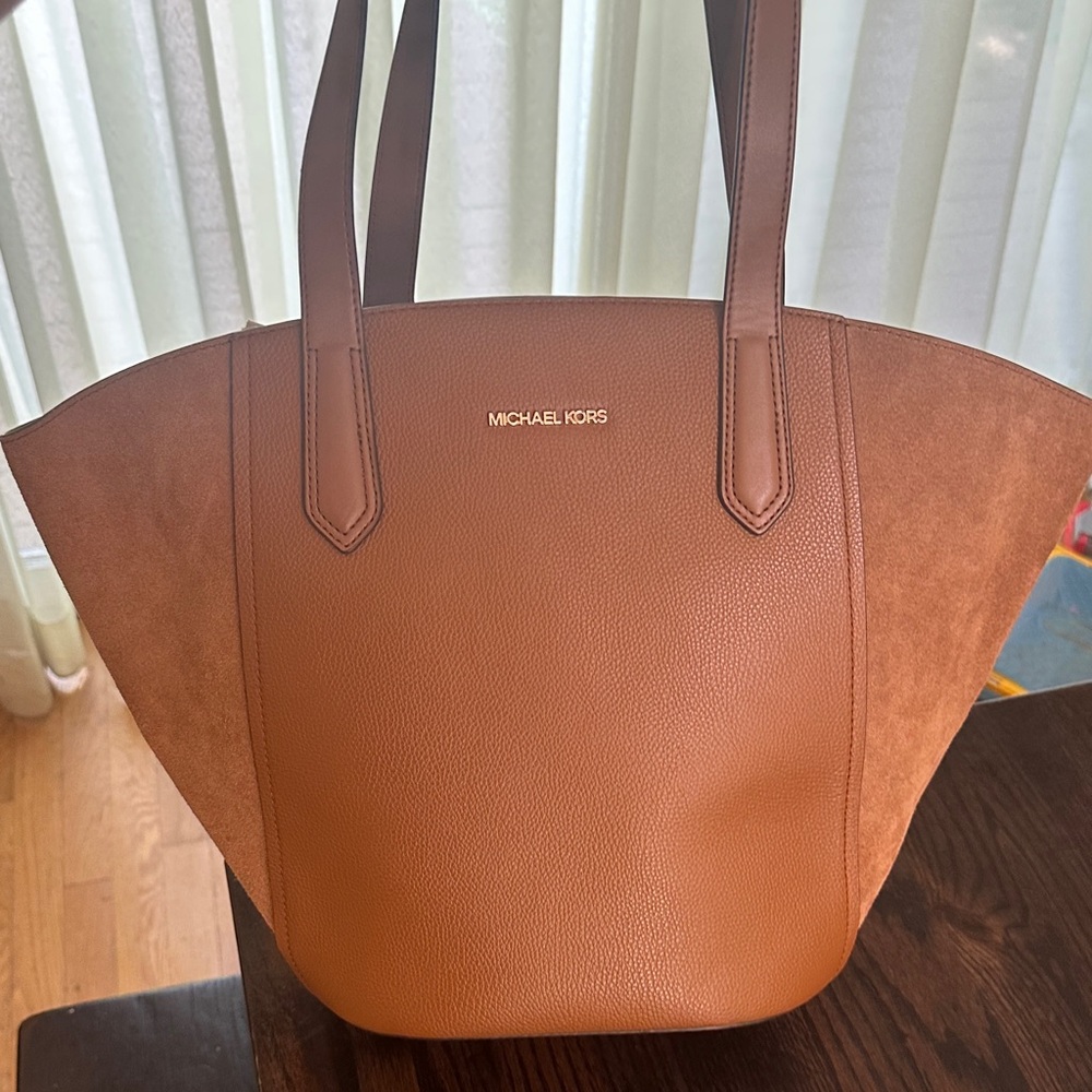 Michael Kors Portia Tote Leather and Suede - Picture 8 of 17